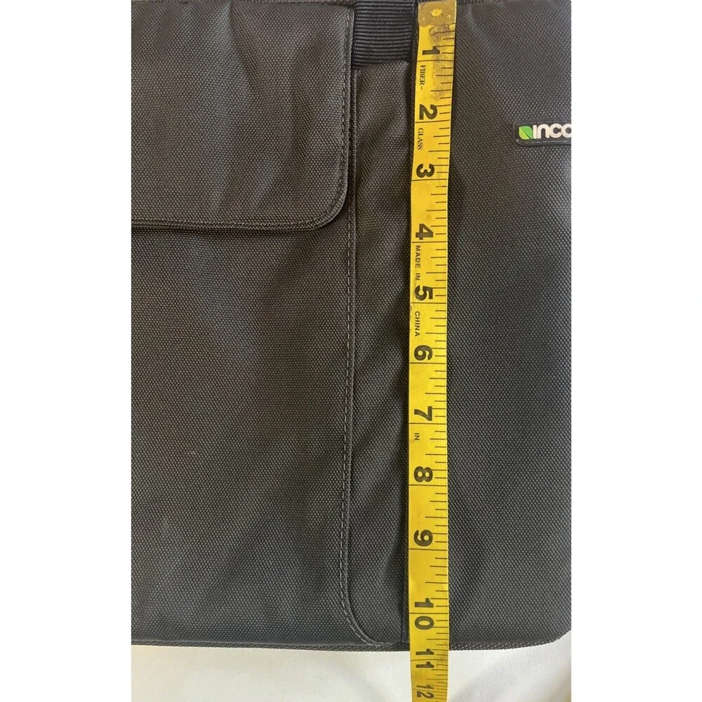 Incase Tablet Computer Bag Black Padded Slim Case Strap Handles Fits 11 Inch
